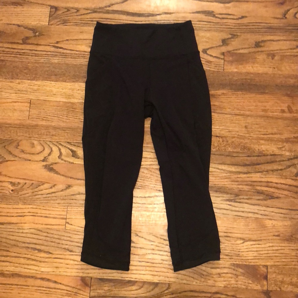 Lululemon leggings/crops with mesh sides size 4